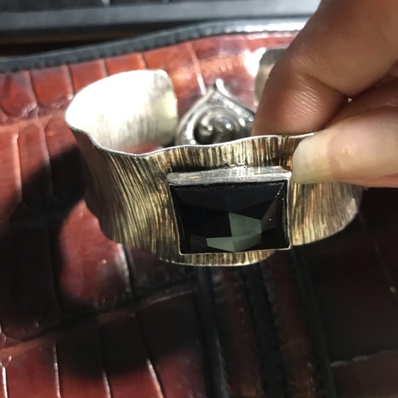 Sterling cuff with faceted onyx - Picture 5 of 6